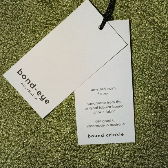 Bond-Eye Mara One Piece - Picture 3 of 3